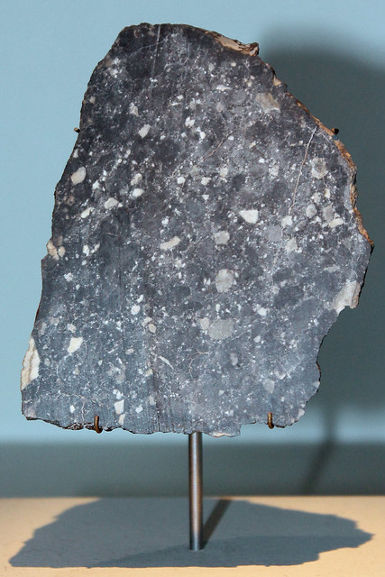 Dar al Gani 400_Lunar meteorite_(IMG_7652a)