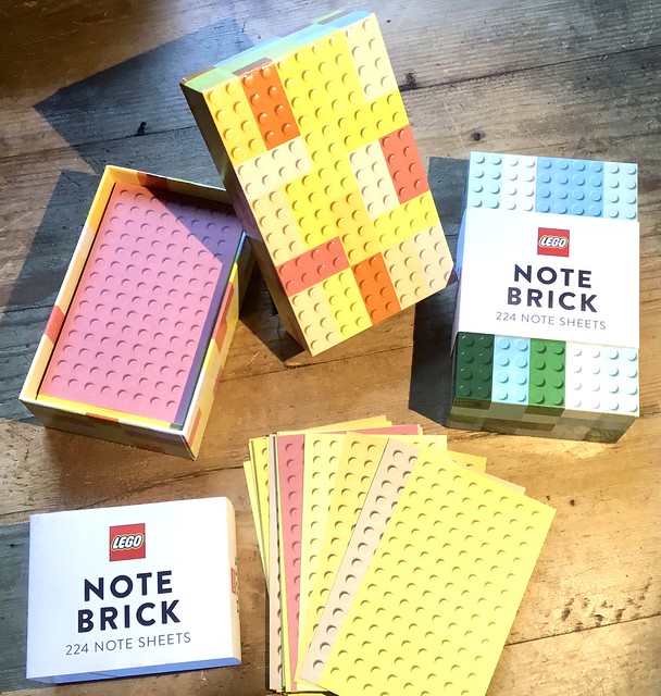 LEGO: Note brick.