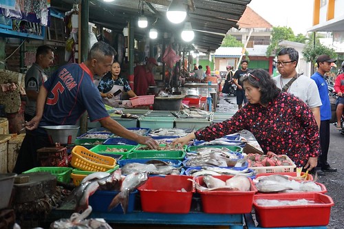 pj wali kota kediri zanariah jalan pagi ke pasar setono betek cek harga dan ketersediaan bahan pokok