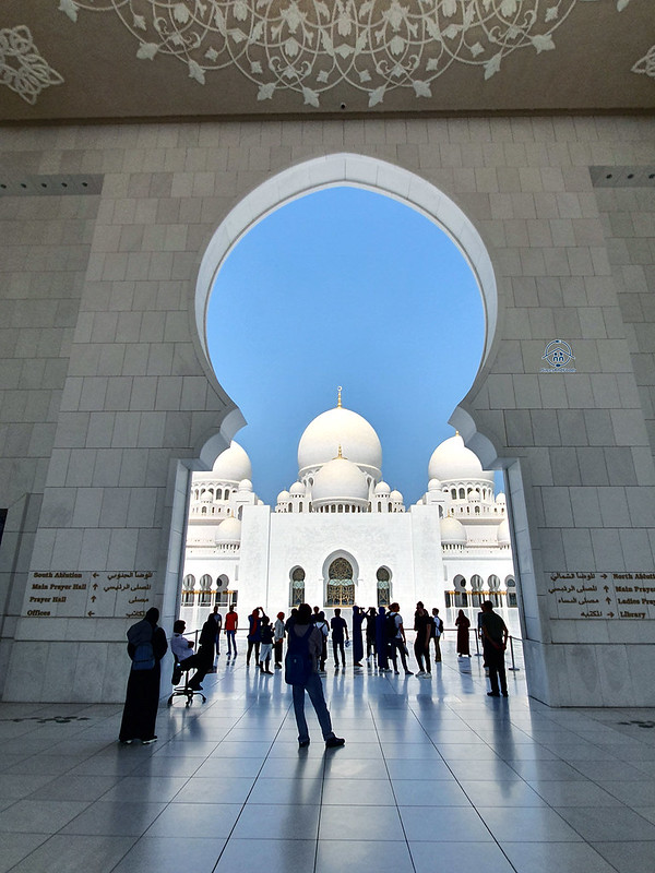 abu dhabi Sheikh Zayed grand mosque entrance