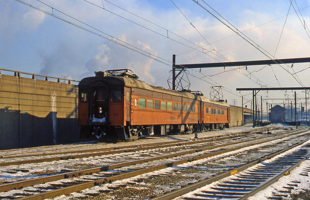 Shore Train Frigid Morning | A two car westbound South Shore train depar… | Flickr