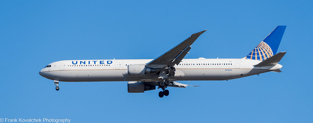 United 767 landing at IAD