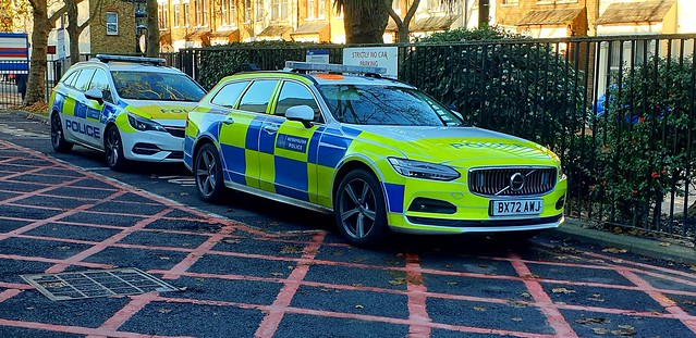 London Met Police Volvo V90 BX72 AWJ & Vauxhall Astra BX20 FLJ
