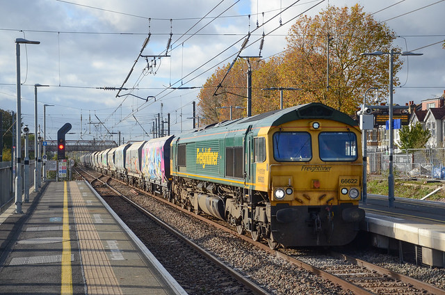 66622 Up West Ealing with 6M25 Hayes - Wembley
