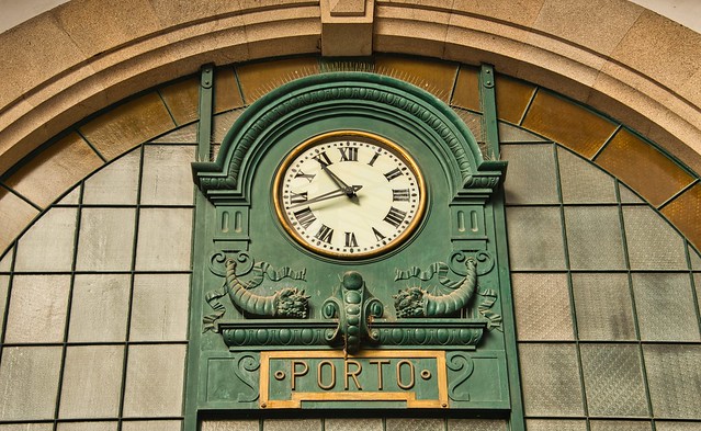2023 - Portugal  - 201 - Porto -  45 of 80 - Sao Bento Train Station Track Shed Clock