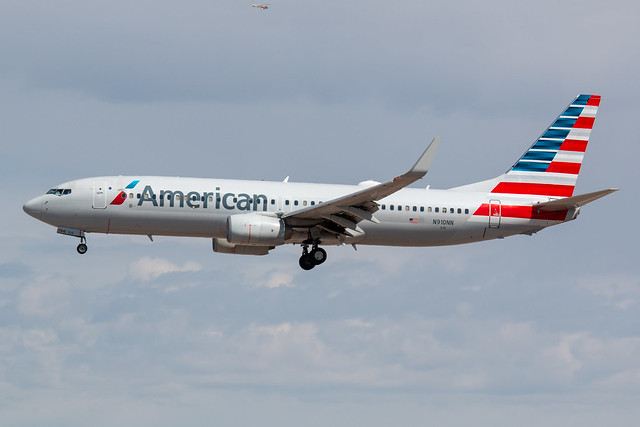 American Airlines Boeing 737-800 N910NN
