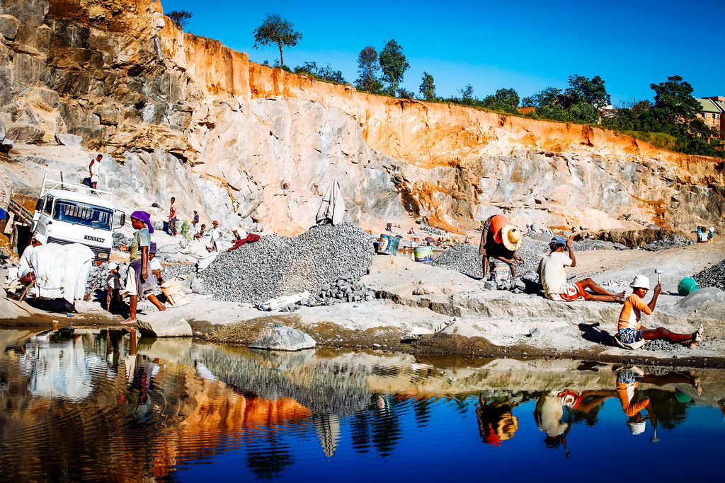 Schufterei im Steinbruch - Backbreaking work in the quarry… | Flickr
