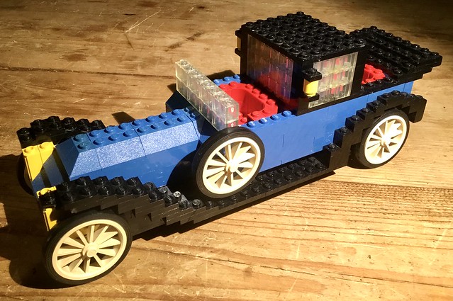 LEGO: Glued model 1926 Renault