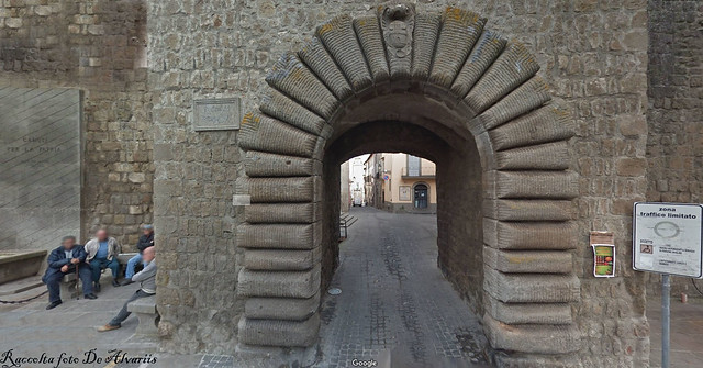 2023 Vitorchiano, Quartiere Medievale, riposo dei pensionati, foto De Alvariia by Google Maps