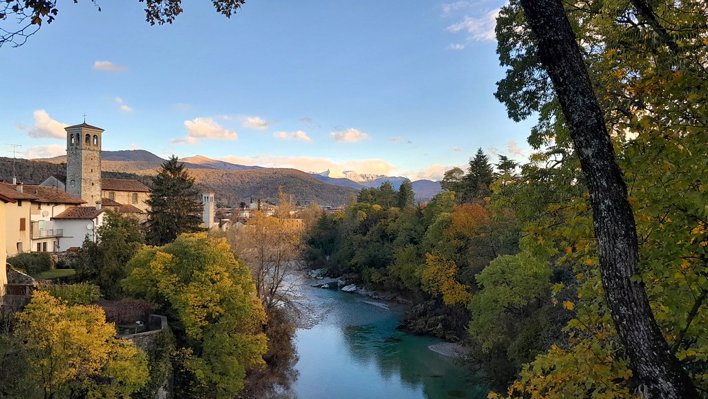 Cividale del Friuli e il fiume Natisone in autunno