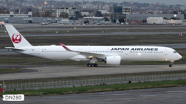 Japan Airlines A350-1041 msn 628 F-WZNV / JA02WJ