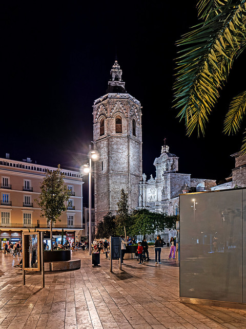 El Micalet - Valencia Cathedral (Plaza de la Reina) (High ISO)  (Panasonic DMC LX100-II)