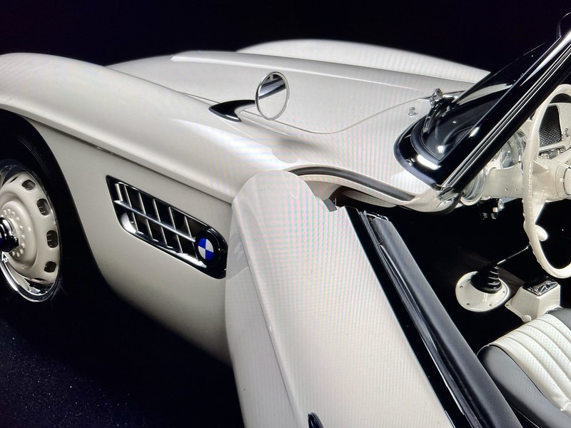 [REVELL] BMW 507 cabriolet 1958, ayant appartenu à Elvis PRESLEY (base de 1991) Réf 7200 - Page 9 53365060870_17c6540e1e_c
