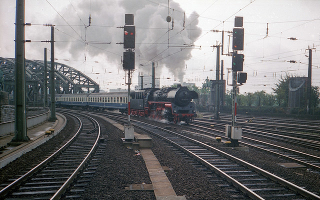 58 3047 Köln Hbf en Hohenzollernbrücke 21-9-1996