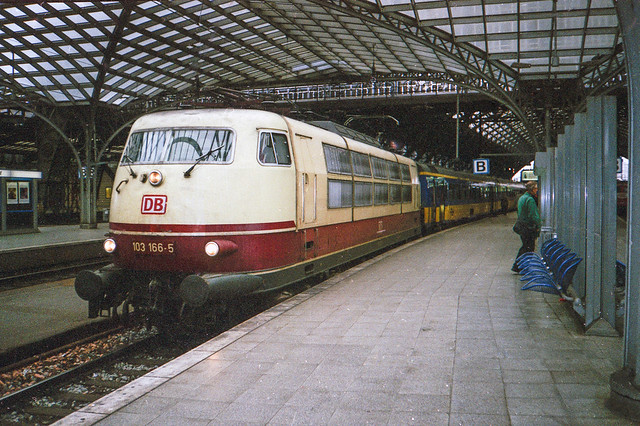 DB 103 166 met NS ICR rijtuigen Köln Hbf 1993