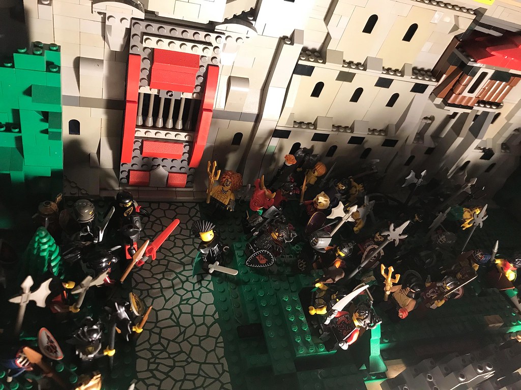 LEGO Classic Castle: the other barbarian Faction following Lady Tirana clash with the faction following Lord Buck ignites a civil war among the besieging enemy forces outside the capital city wall ( FOL MOC medieval toy figures ) pic img