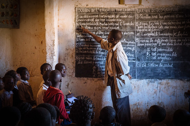 crowded classroom with pupil in Katanga Congo