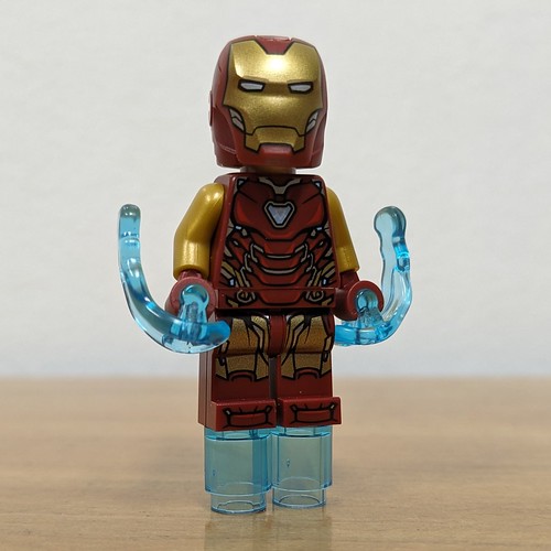 Iron Man, Front, Helmet On (LEGO Marvel Advent 2023 Day 1)