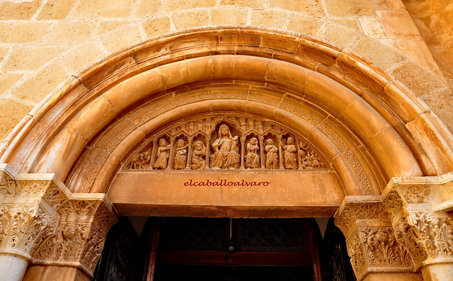 960 – Tímpano - Puerta Evangelio – Catedral Tarragona - Spain.-