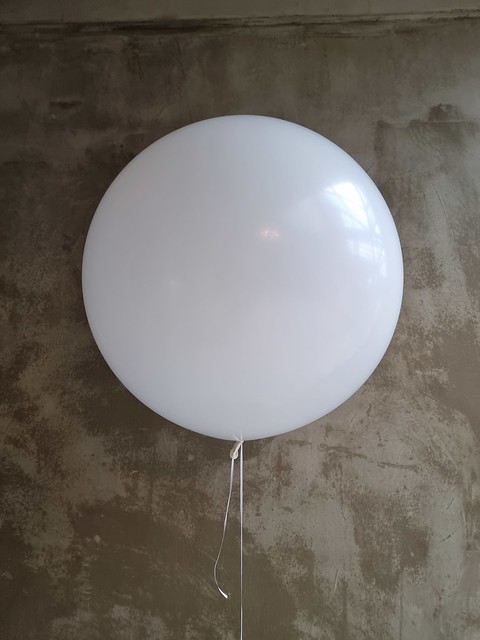 Sempertex 3ft(36-Inch, 90cm) Fashion White Latex Balloon Inflated with Helium (Taken at Outside)