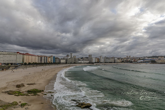 Playa del Orzán en la ciudad de La Coruña-Galicia-España