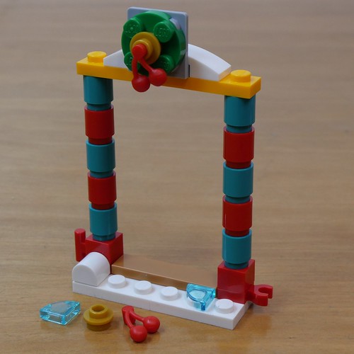 Festive Gate (LEGO Friends Advent 2023 Day 2)