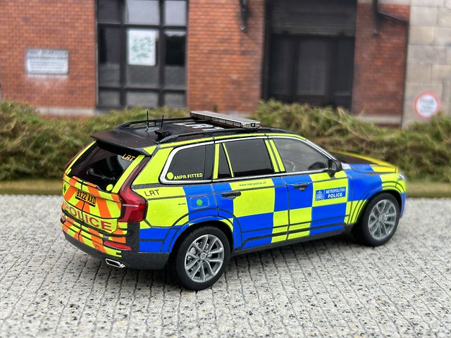 1/43 Volvo XC90 T8 Plug in Hybrid Met Police Armed Response Vehicle