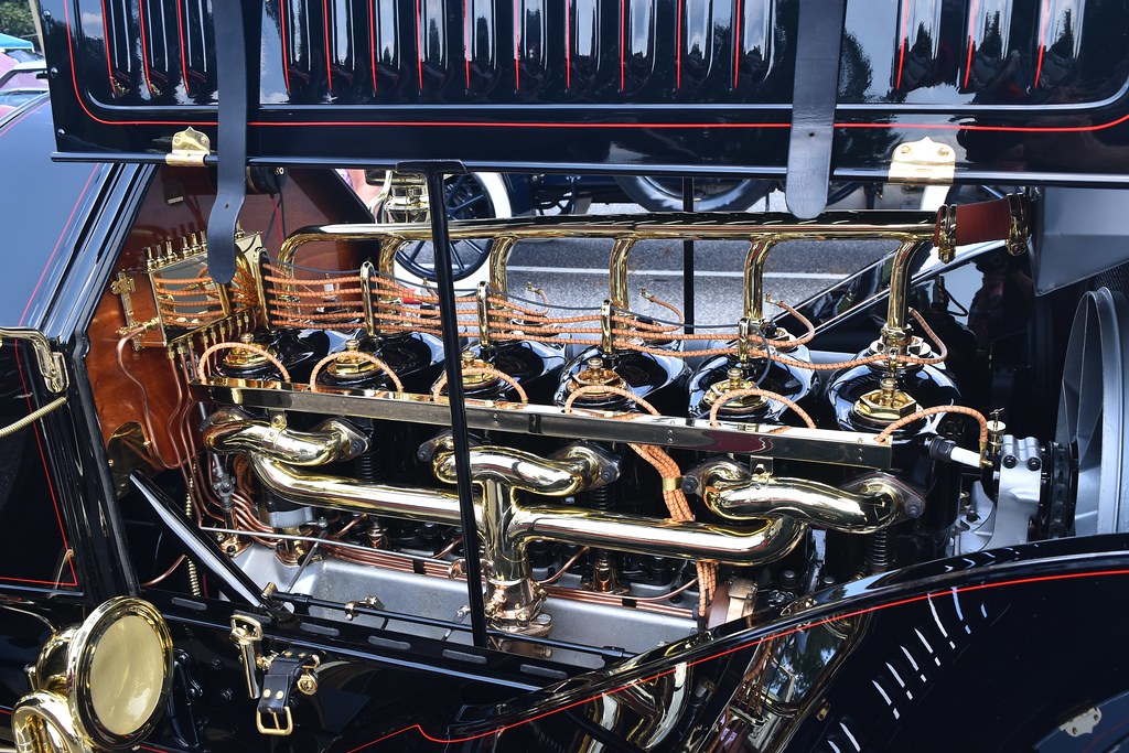 A beautiful brass-era engine in a Thomas Flyer