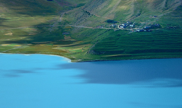 Turquoise Lake Yamdrok Yutso, Tibet 2017