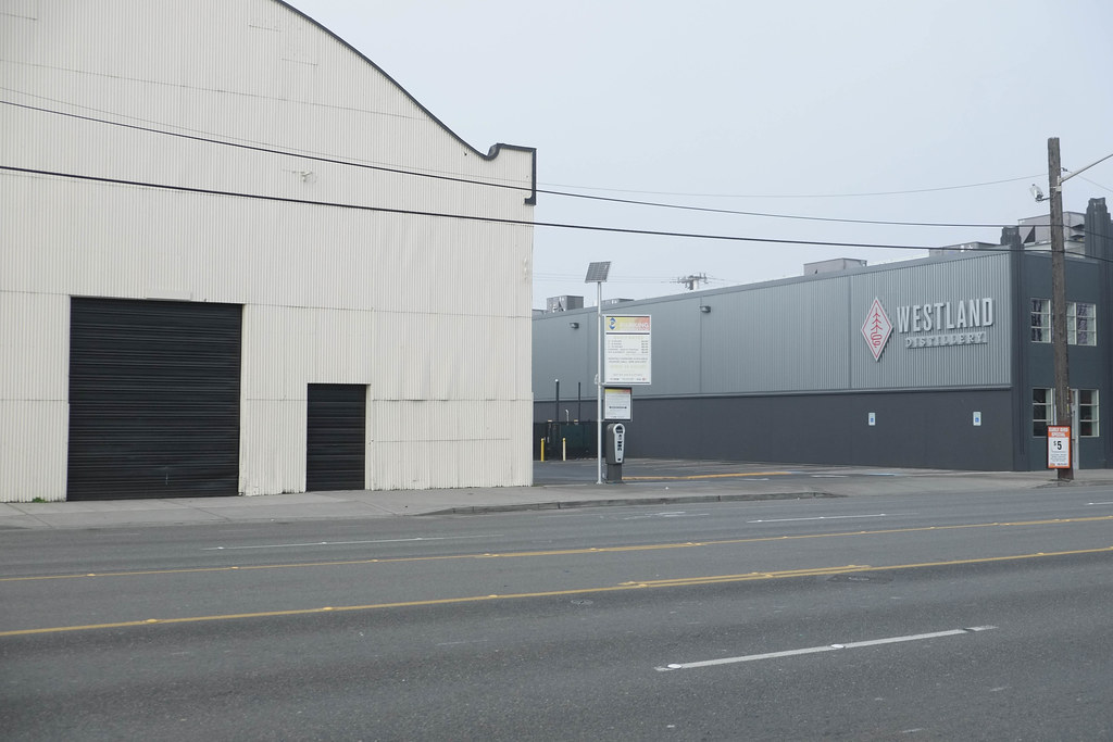 Unmarked Building on First Avenue South | Jeff Turner | Flickr