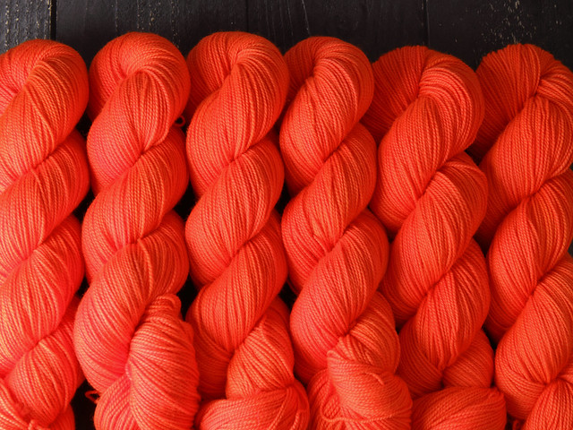 Favourite Sock – hand-dyed pure merino superwash wool 4 ply/sock yarn 100g – ‘Tangerine’ (neon orange)