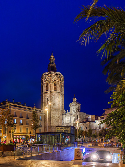 El Micalet & Valencia Cathedral - Plaza de  la Reina (Panasonic LX100-II)