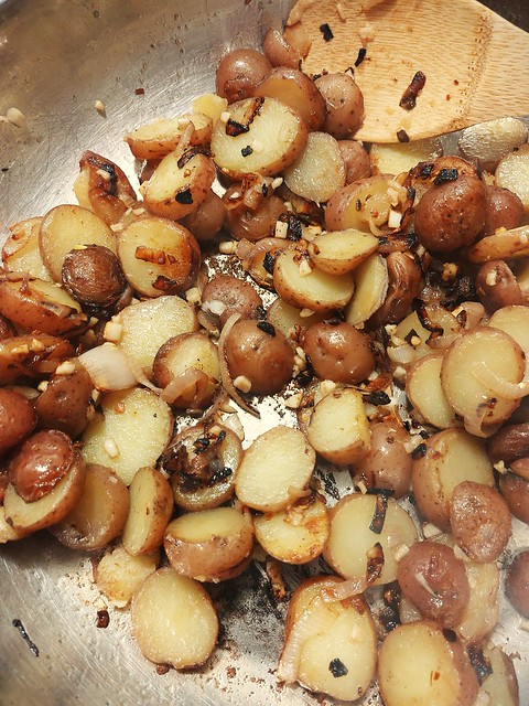 Garlicky Potatoes (Vegan)