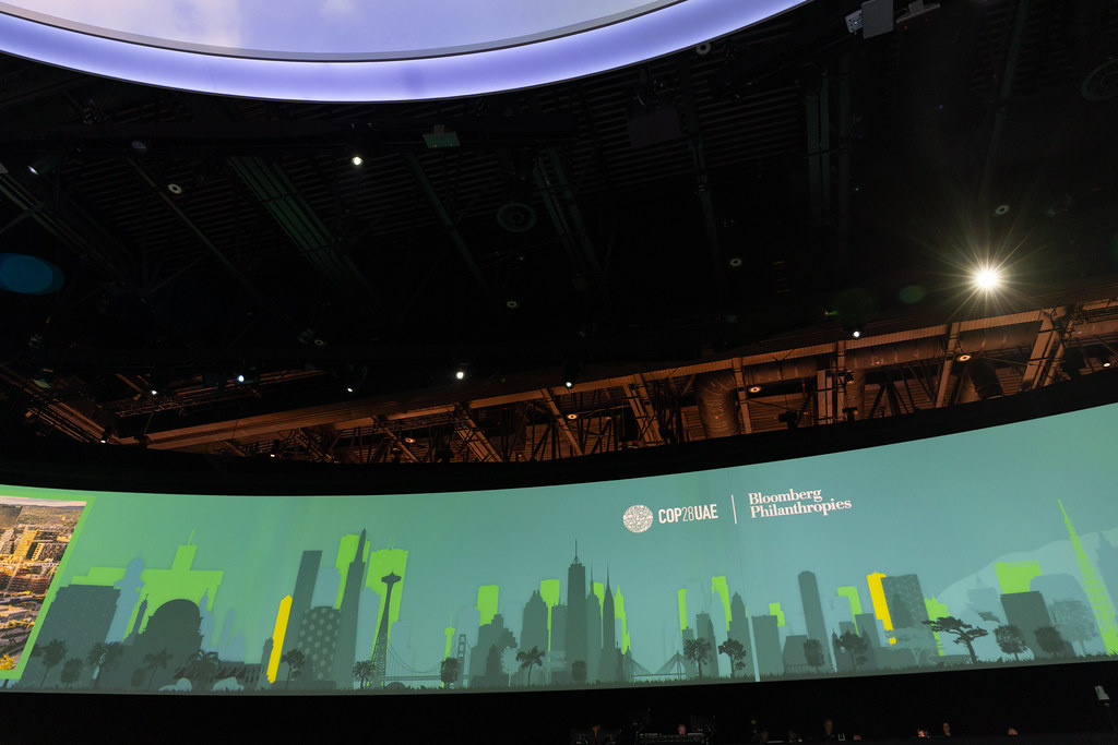 今年在杜拜舉行的氣候大會，首度安排「地方氣候行動峰會」讓地方減碳角色上場。圖片來源：UNclimatechange（CC BY-NC-SA 2.0）