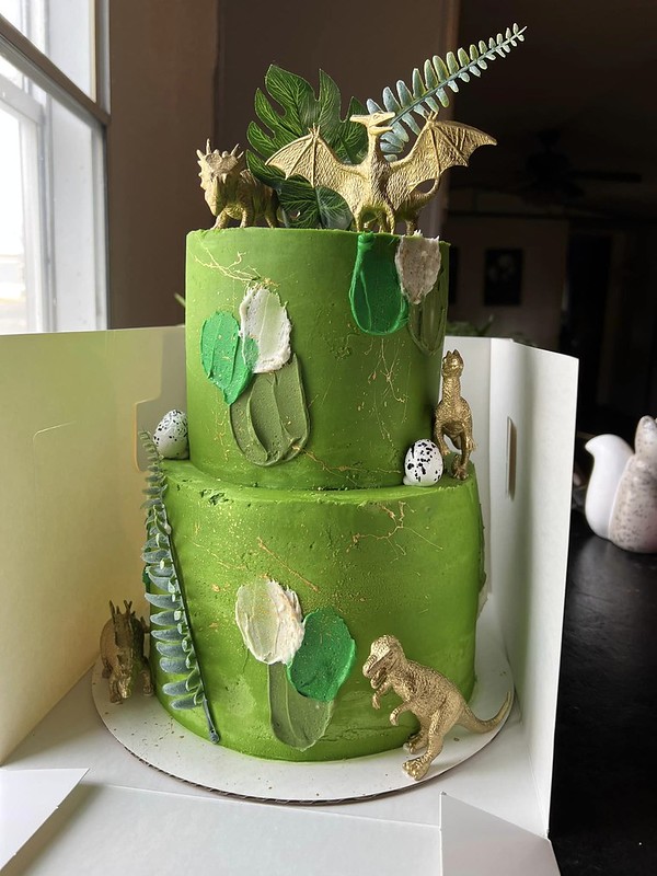 Cake by Anika Bakes