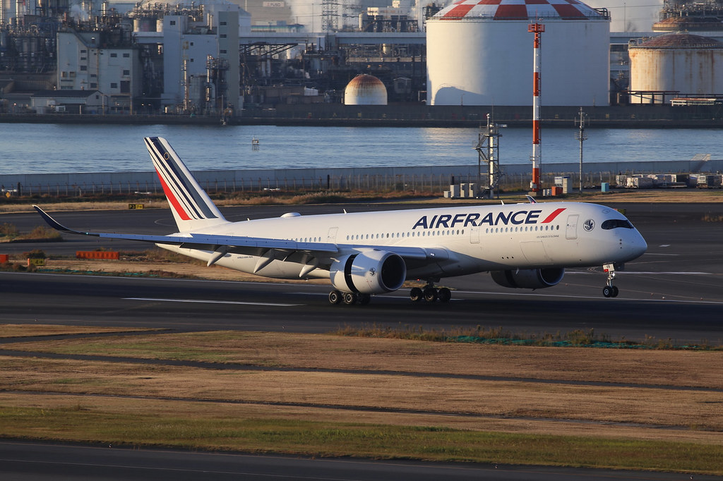 Air France F-HUVB "LES SABLES D'OLONNE"