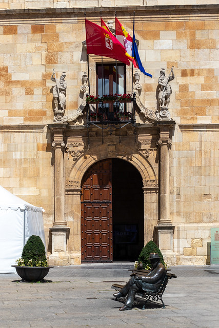 Palacio De Los Guzmanes