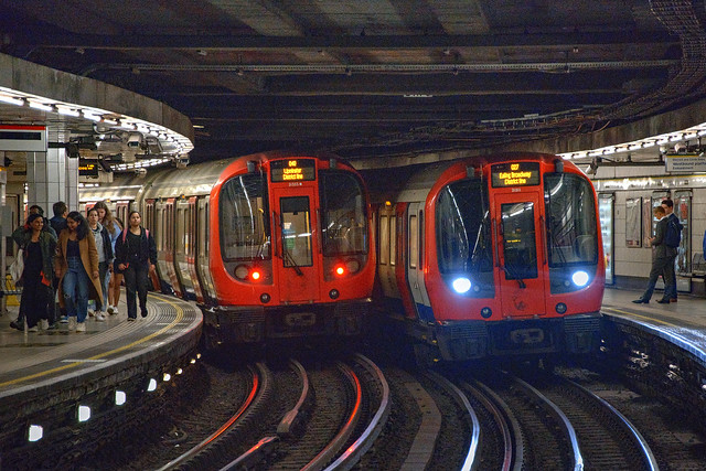 UK London Underground 7476 District line - Monument Station