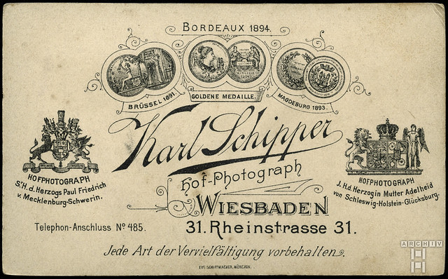 ArchivTappen40(4N)161 Portrait, Junge Frau (back), Wiesbaden, 1890er