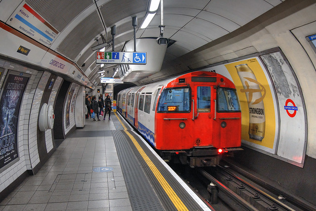UK London Underground 7582 Bakerloo line - Oxford Circus Station