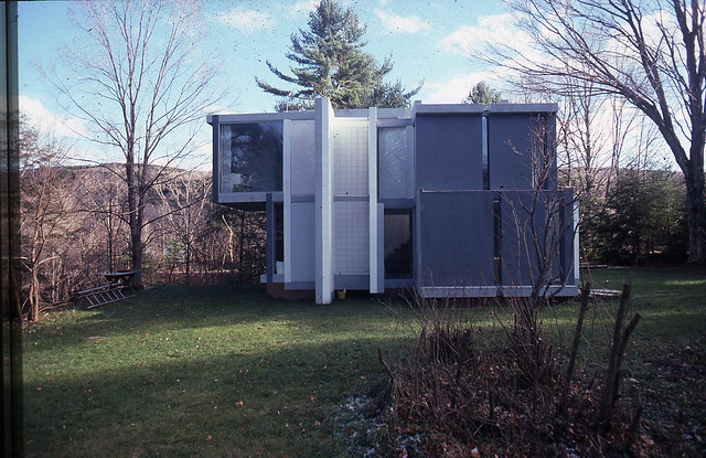 6 дом в раке. Архитектор Айзенман дом IV (англ. House IV), Фолз-Виллидж, Коннектикут. Питер Эйзенман дом 6. (House и.и. Эйзенман), Хардвик, Вермонт, 1969.