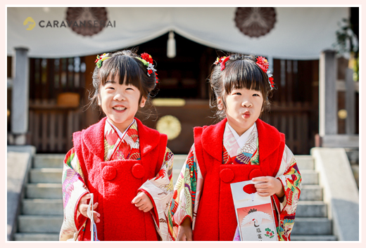 名古屋の塩竈神社で七五三　3歳の双子の女の子