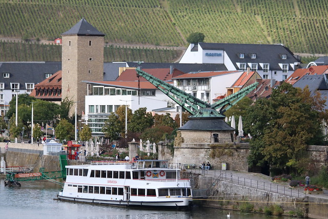 Würzburg: MS BARAROSSA der Veitshöchheimer Personenschifffahrt GmbH am Alten Kranen