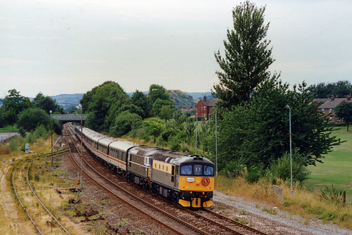 33026 & 33008 | 33008 'Eastleigh' (as D6508) & 33026 'Seafir… | Flickr