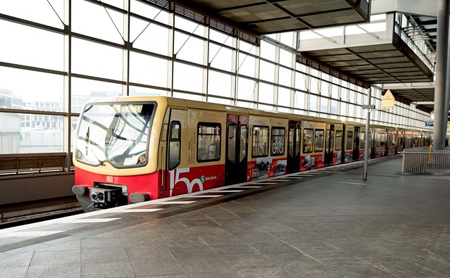 Berlin S-Bahnzug 150 Jahre Sonderbeschriftung 9.12.2023 Südkreuz