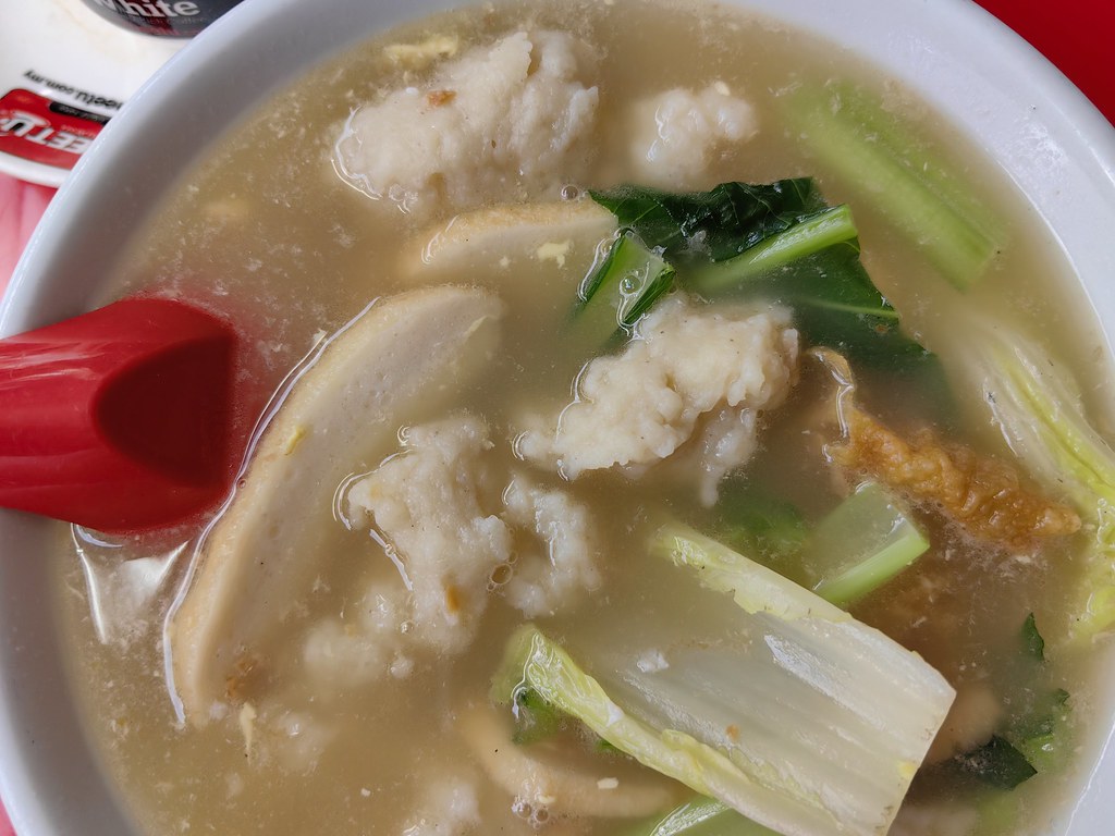 魚滑魚丸湯 Fish paste Fish ball Soup rm$8 & 紅茶 Teh O rm$2.30 @ Restoran S.K Lim SS14