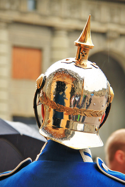 20231210_F0001: Shiny helmet on the royal guard