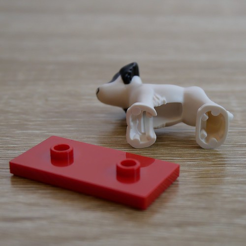 Dog, Underside (LEGO Friends Advent 2023 Day 9)