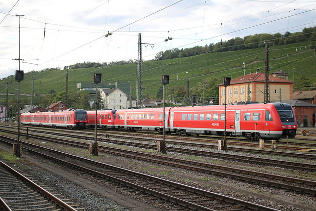 DB: Triebzüge der Baureihen 440 und 612 in Würzburg Hbf