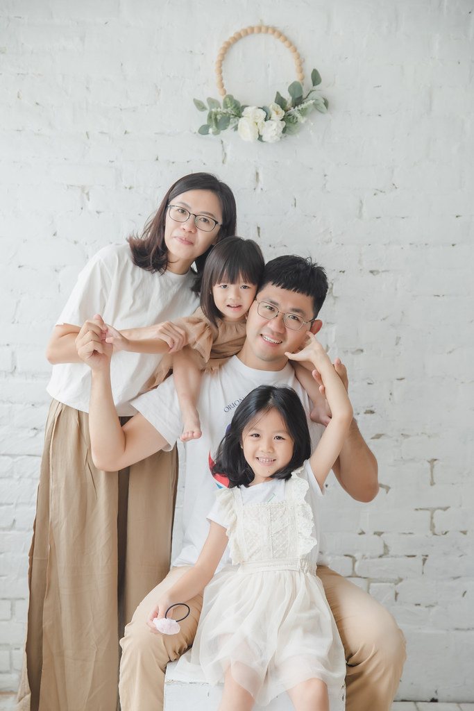 [親子寫真] 王小姐  全家福拍攝@迪司陽光攝影棚-最專業的團隊完成全家福照，拍出有溫度的照片! #親子寫真